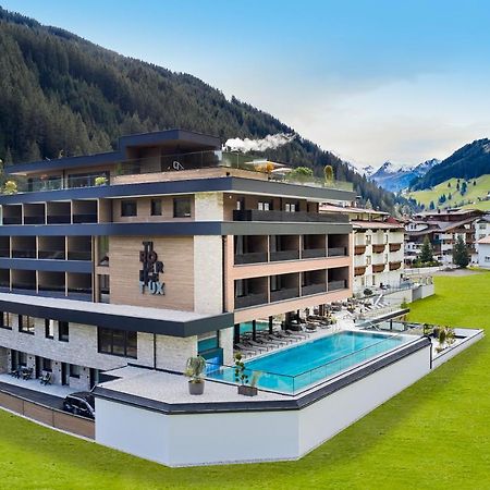 Hotel Tirolerhof 4 Sterne Superior Тукс Екстериор снимка
